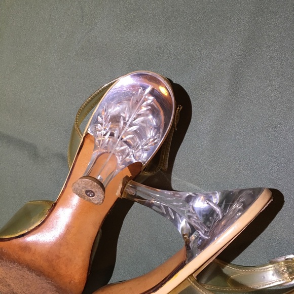 Rare 1940’s clear lucite etched heel slingback 7 - Picture 4 of 8